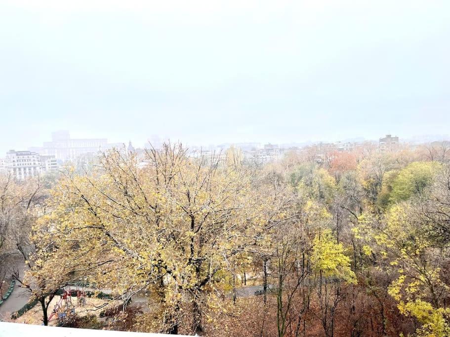Panoramic Lil' Paris Bucharest Exterior photo